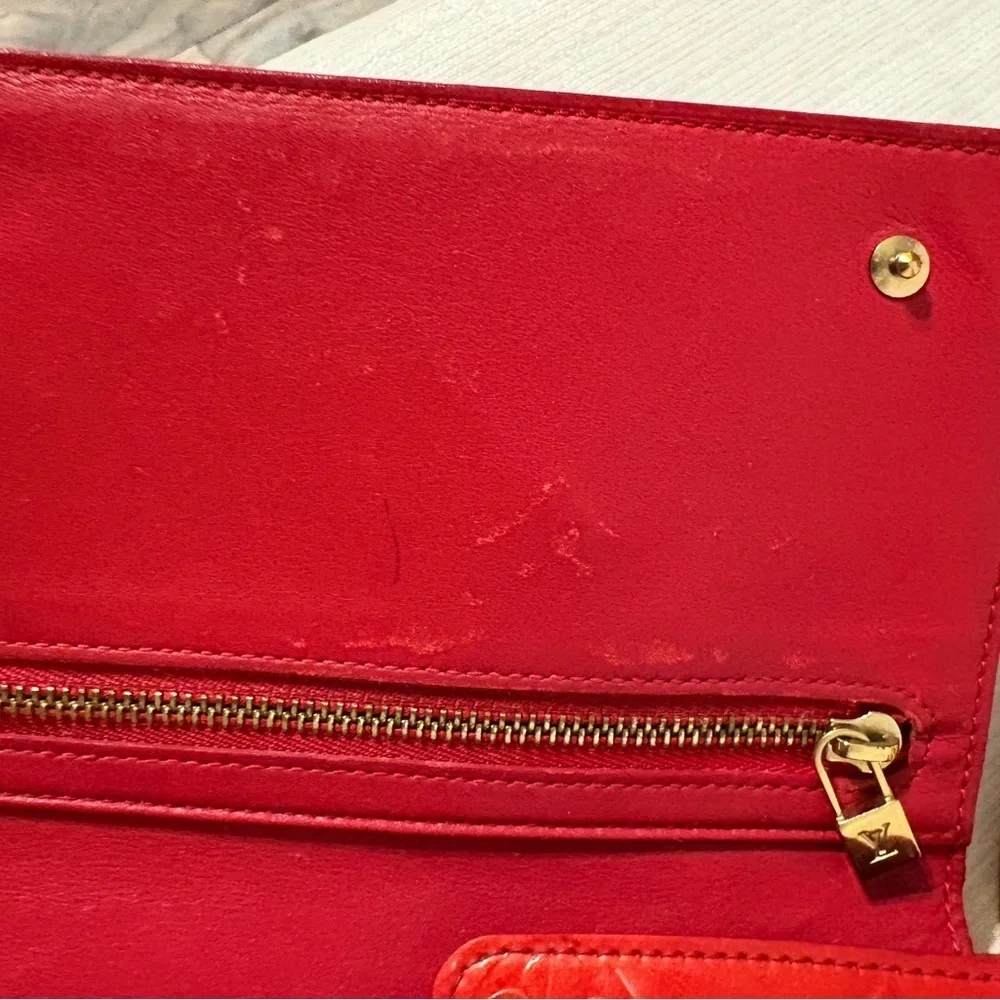 Louis Vuitton Vernis Walker Pouchette